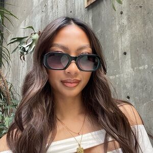 “HYPED UP” sunglasses quay